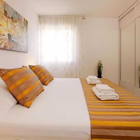 Modern 2-Bed Apt, Late Check In Available スプリト エクステリア 写真