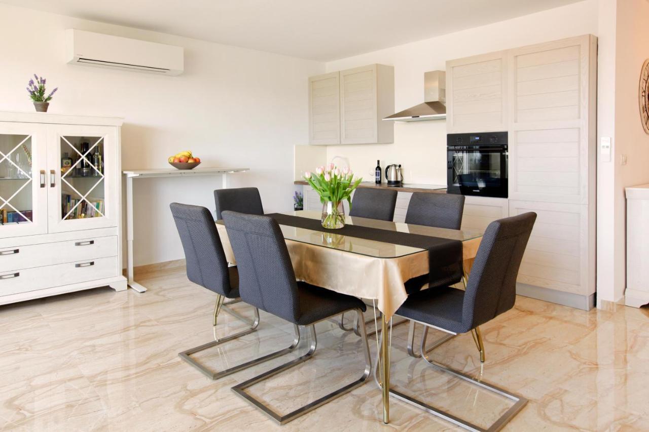 Modern 2-Bed Apt, Late Check In Available スプリト エクステリア 写真