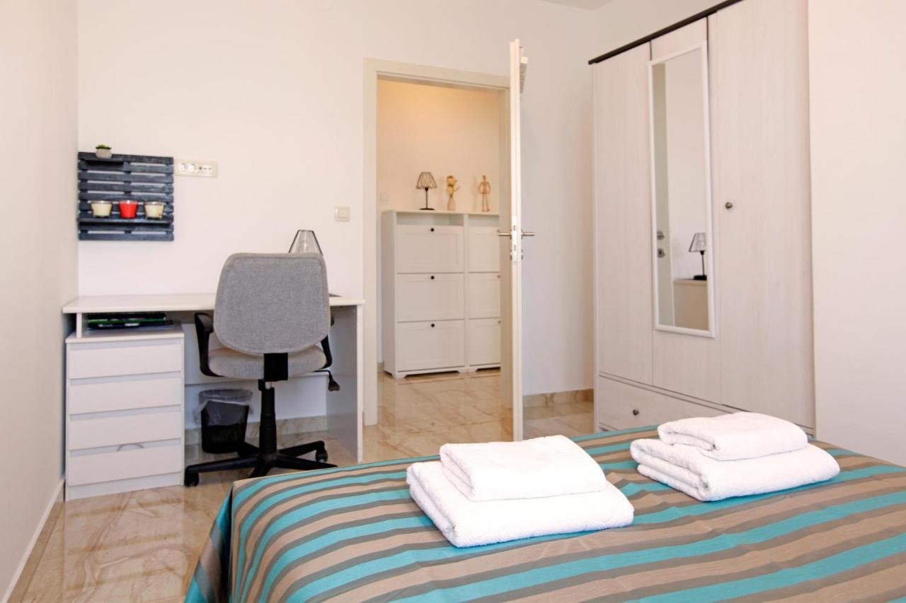 Modern 2-Bed Apt, Late Check In Available スプリト エクステリア 写真