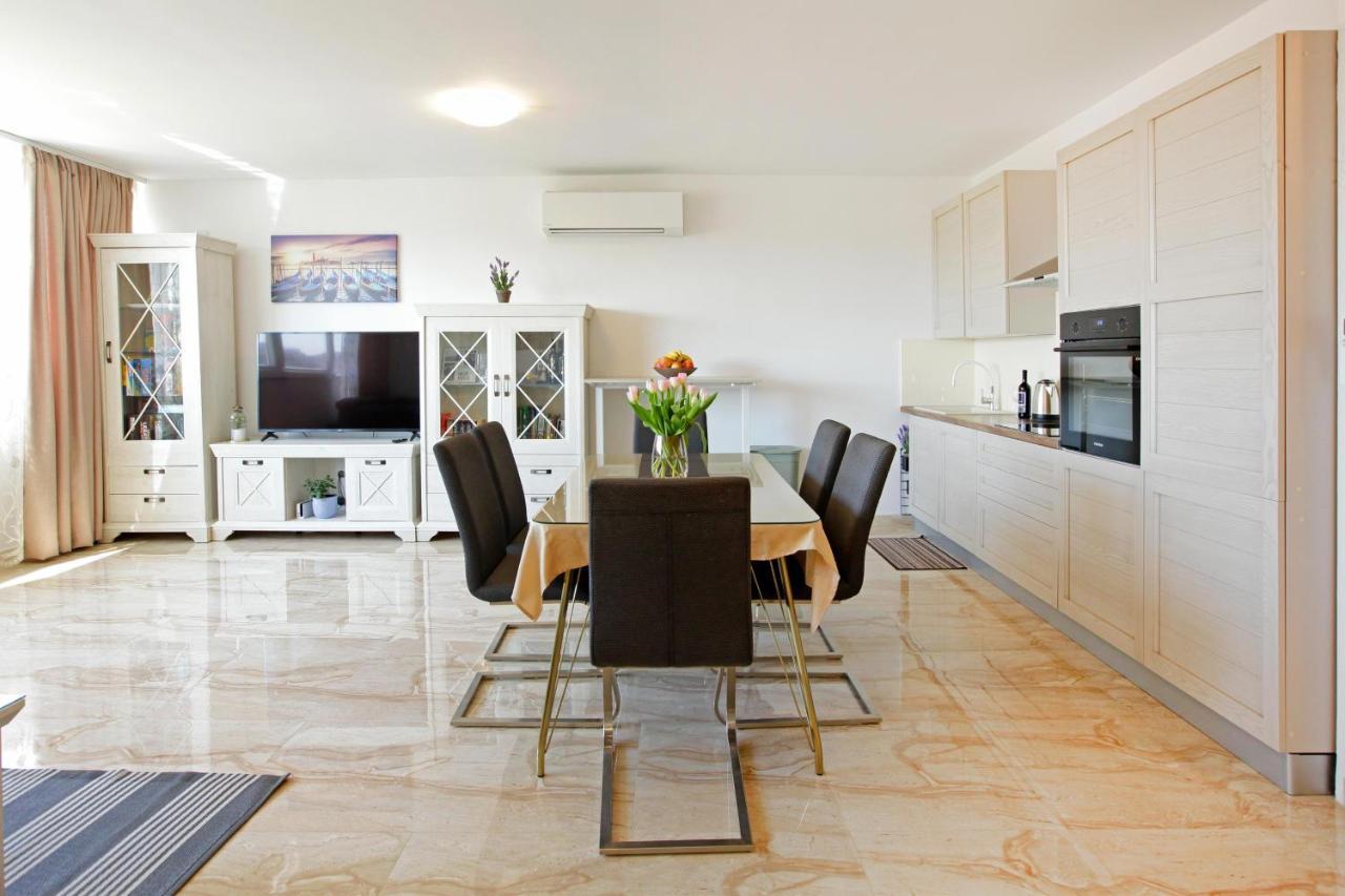 Modern 2-Bed Apt, Late Check In Available スプリト エクステリア 写真