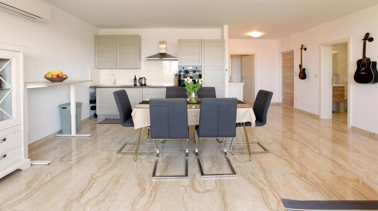 Modern 2-Bed Apt, Late Check In Available スプリト エクステリア 写真