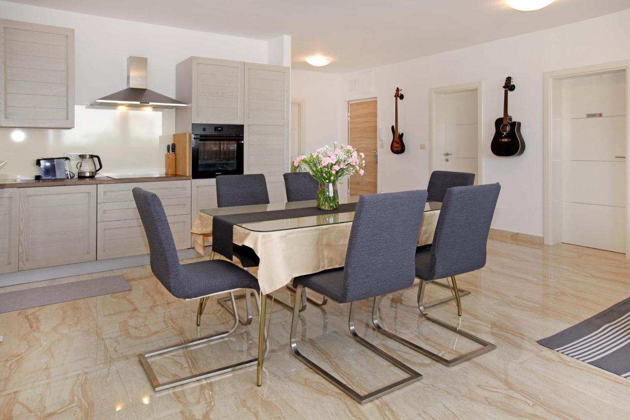 Modern 2-Bed Apt, Late Check In Available スプリト エクステリア 写真