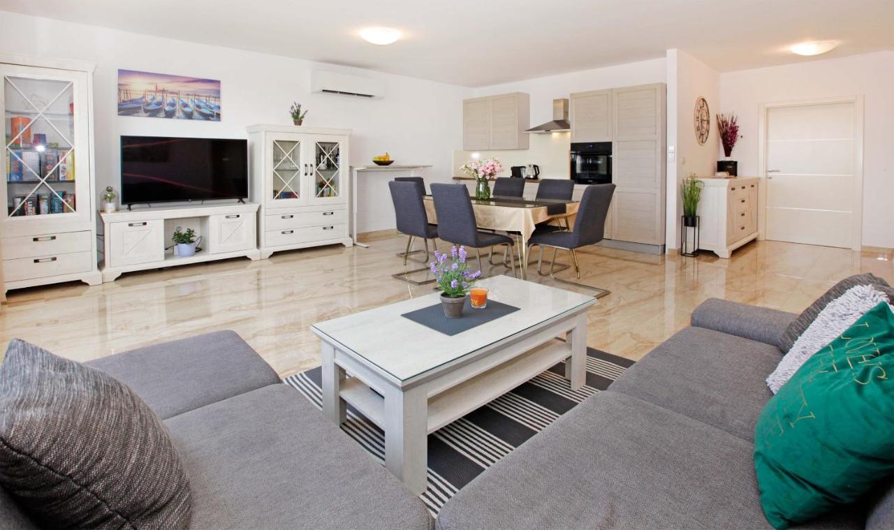 Modern 2-Bed Apt, Late Check In Available スプリト エクステリア 写真