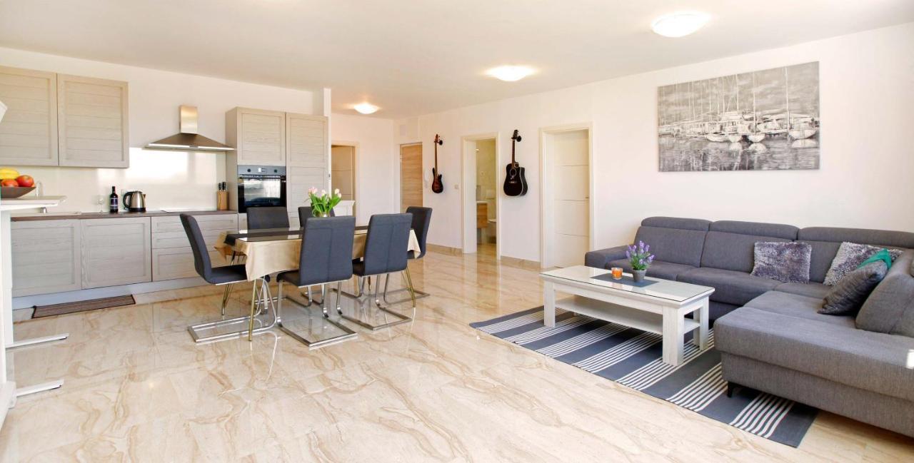 Modern 2-Bed Apt, Late Check In Available スプリト エクステリア 写真
